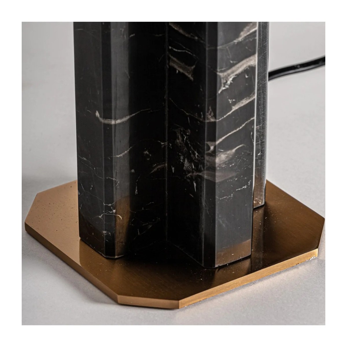 LÁMPARA DE SOBREMESA