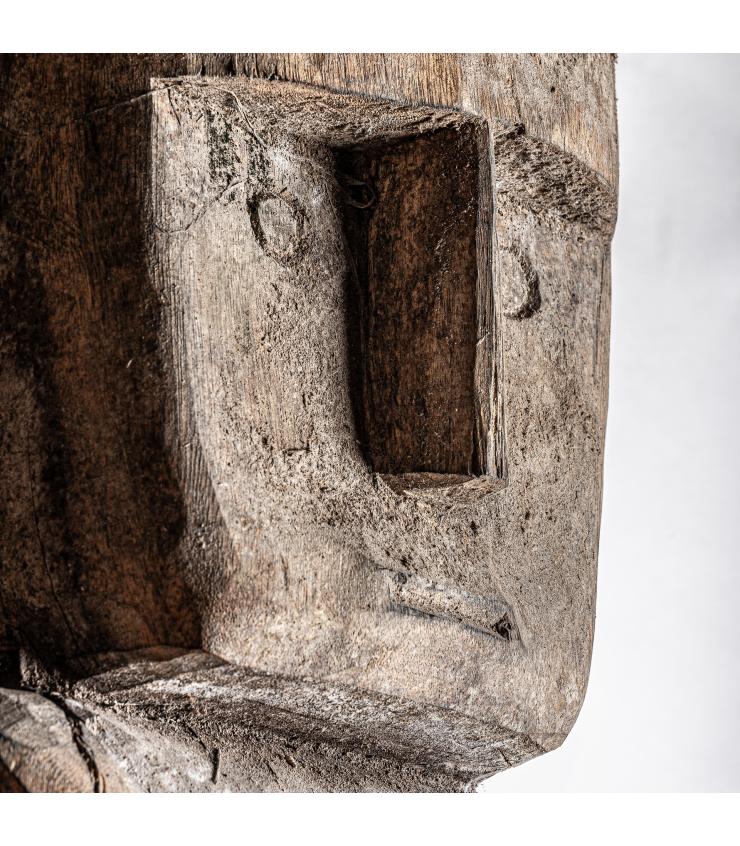 ESCULTURA PIE J 2