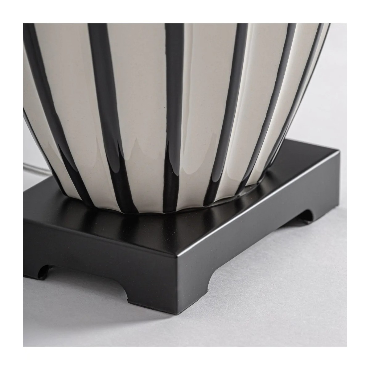 LÁMPARA DE SOBREMESA