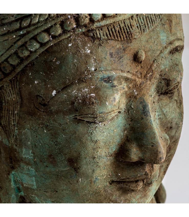 BUSTO THAILANDESA
