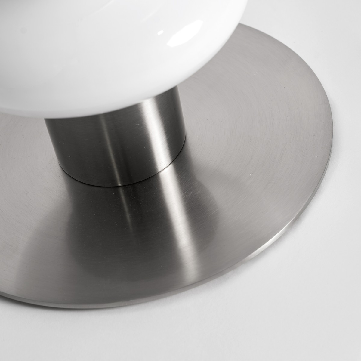 LÁMPARA DE PIE TIARE